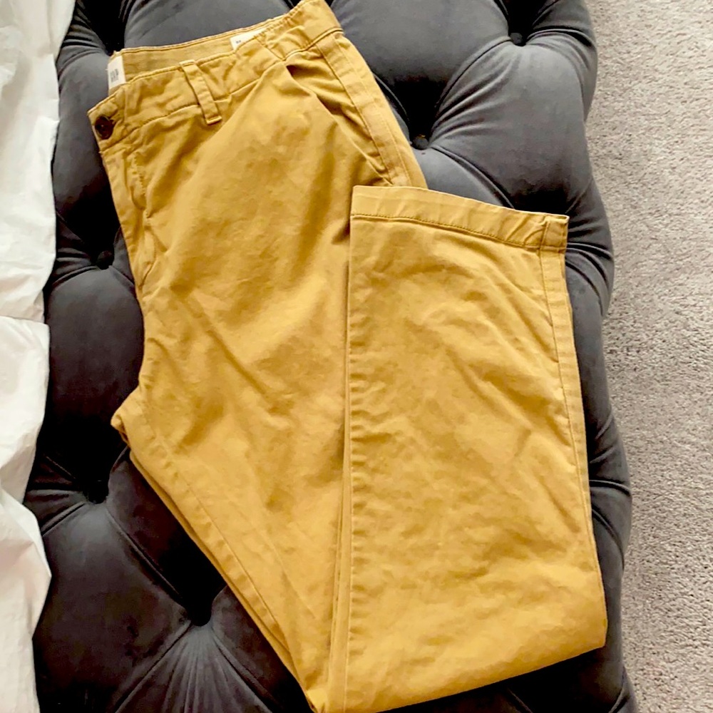 Size 8 GAP Women’s khaki colored chino style pant